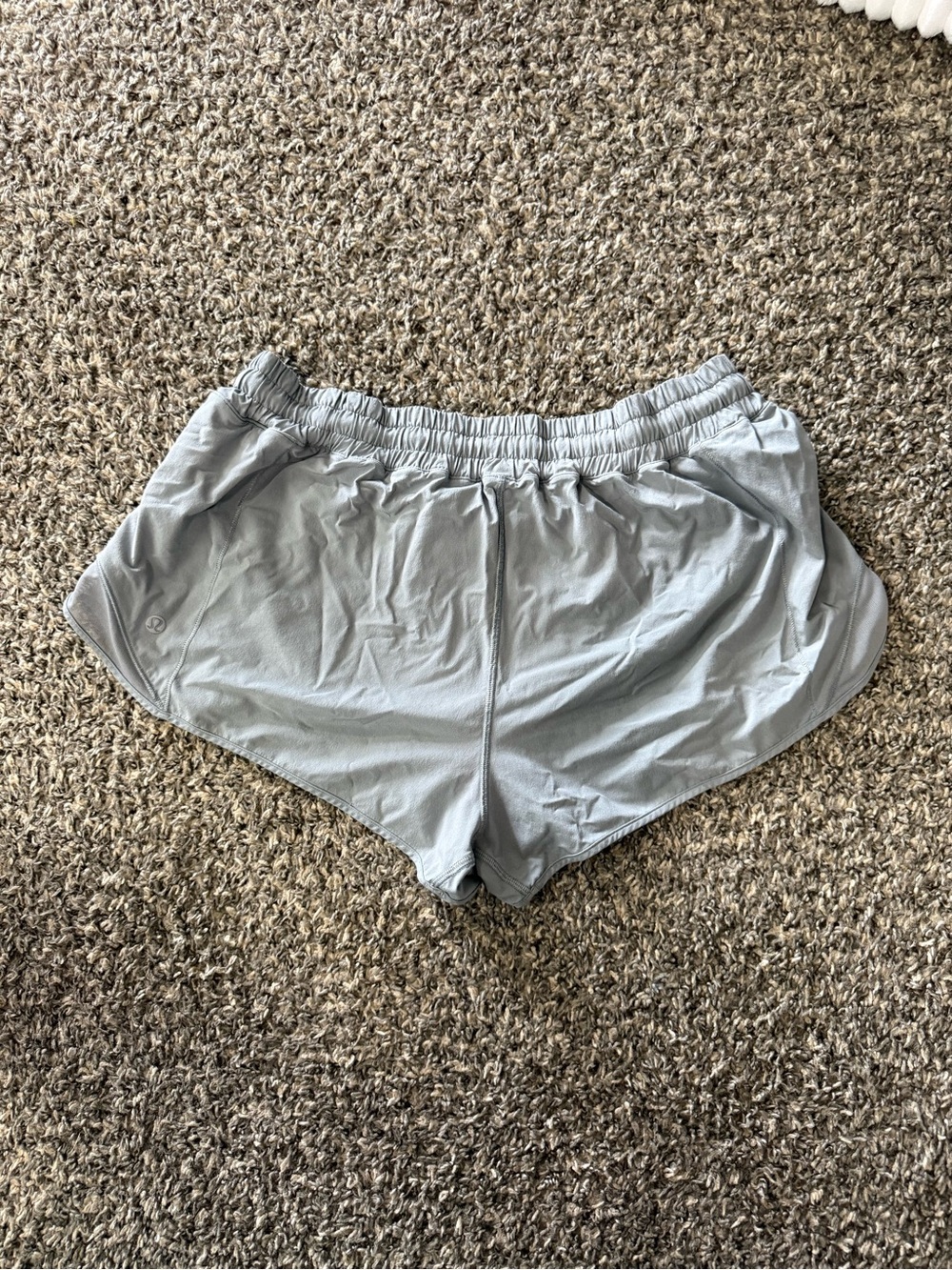 Lululemon Hotty Hot 2.5” Low Rise Shorts- light grey size 14